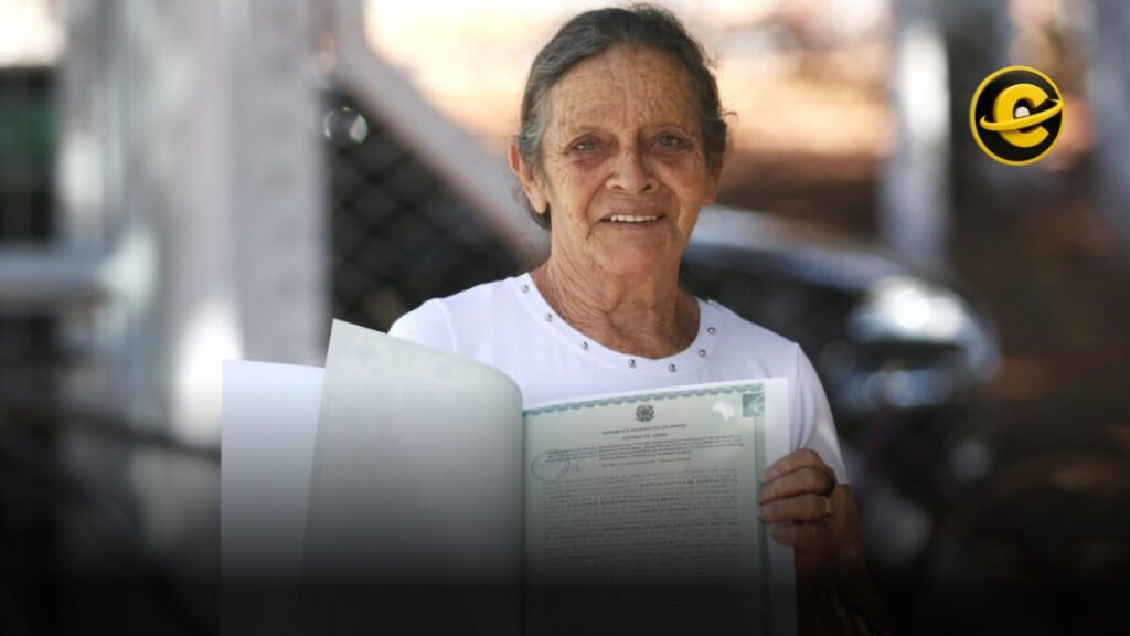 Dona Divina, de Gouvelândia: sonho da casa própria realizado e escritura na mão
