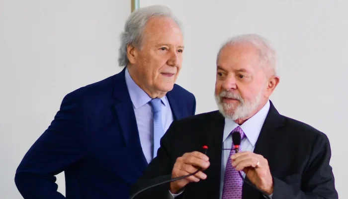 11012024-HB-O-presidente-Luiz-Inacio-Lula-da-Silva-se-reune-com-o-Ministro-da-Justica-e-Seguranca-Publica-Flavio-Dino-e-Ex-Ministro-do-Supremo-Tribunal-Federal-Ricardo-Lewandowski-005