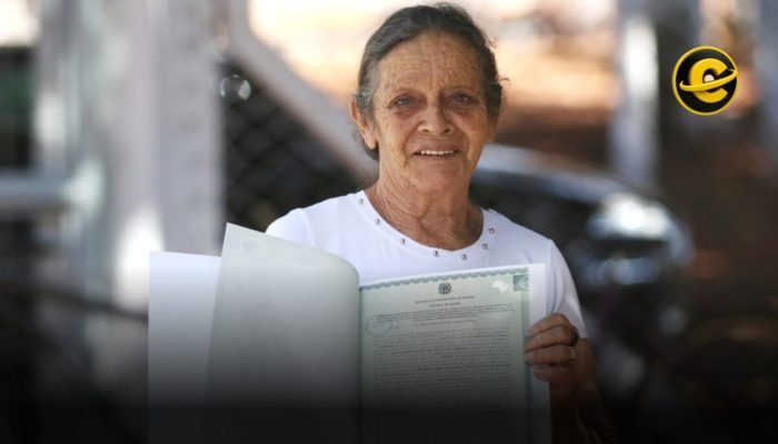 Dona Divina, de Gouvelândia: sonho da casa própria realizado e escritura na mão