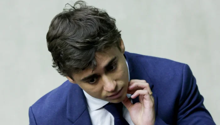 Deputado-federal-Nikolas-Ferreira-PL-MG-durante-sessao-legislativa-Metropoles-3-scaled