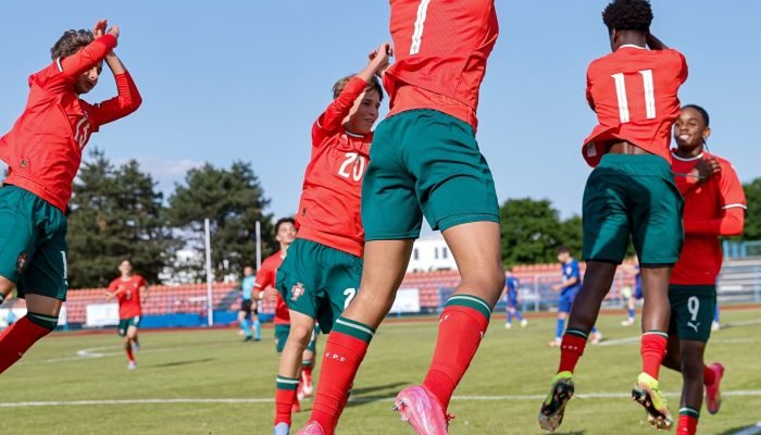 cristiano-ronaldo-jr-imita-o-pai-ao-comemorar-gol-pela-selecao-sub-15-de-portugal-1747770396452_v2_1x1